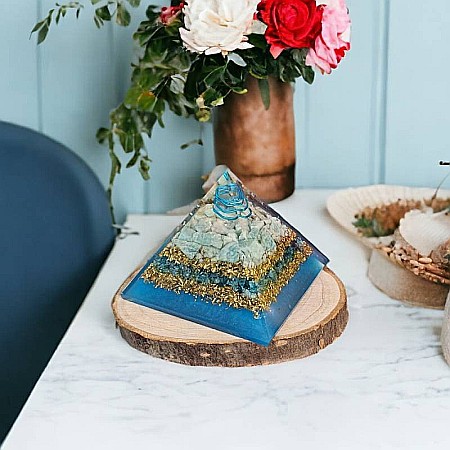 Recastiga-ti echilibrul cu piramida orgonica din Amazonit si Apatit cu cristal de cuart vibrational [5]