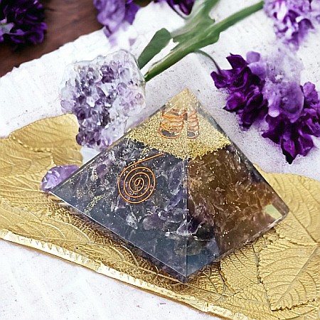 Piramida orgonica din cristale de Ametist Arya, cu spirala de Cupru si varf de Cuart [9]