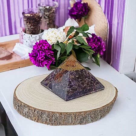 Piramida orgonica din cristale de Ametist Arya, cu spirala de Cupru si varf de Cuart [7]