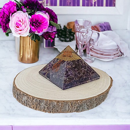 Piramida orgonica din cristale de Ametist Arya, cu spirala de Cupru si varf de Cuart [6]