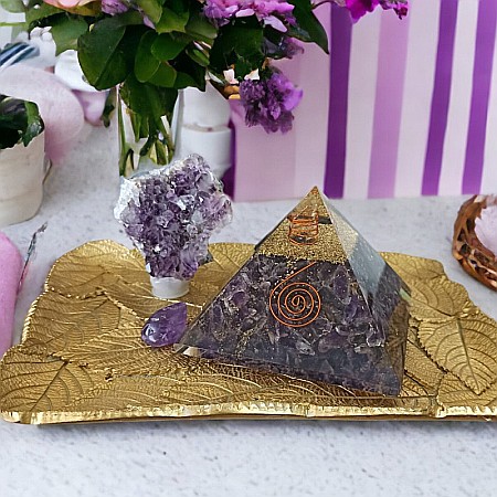 Piramida orgonica din cristale de Ametist Arya, cu spirala de Cupru si varf de Cuart [8]