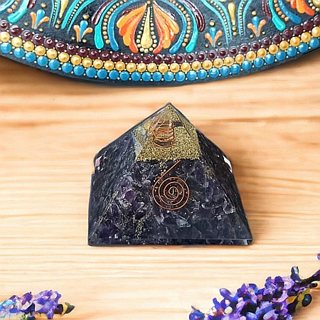 Piramida orgonica din cristale de Ametist Arya, cu spirala de Cupru si varf de Cuart [12]