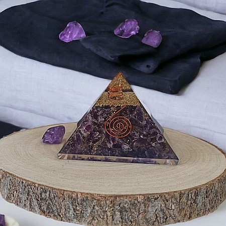 Piramida orgonica din cristale de Ametist Arya, cu spirala de Cupru si varf de Cuart [5]