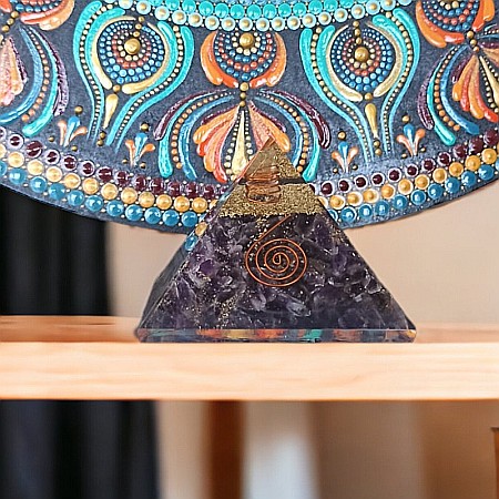 Piramida orgonica din cristale de Ametist Arya, cu spirala de Cupru si varf de Cuart [13]