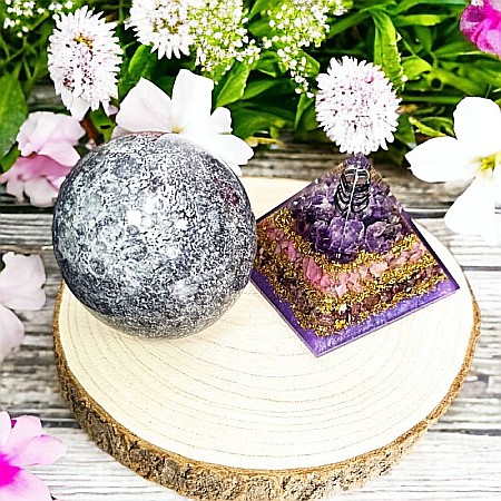 Bucura-te de armonie si liniste cu piramida orgonica din Cuart Roz, Rodonit si Ametist cu cristal de Cuart vibrational [2]