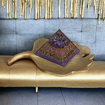 Bucura-te de armonie si liniste cu piramida orgonica din Cuart Roz, Rodonit si Ametist cu cristal de Cuart vibrational [8]
