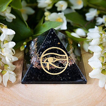 Piramida Orgonica Ebony din Turmalina Neagra, Cuart Alb, Cupru si Simbol Ochiul lui Horus Pentru Protectie Electromagnetica