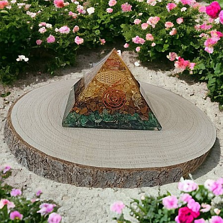 Piramida orgonica Mohan cu cristale de Aventurin, Ochi de Tigru si Citrin, cu simbol Floarea Vietii si spirala de cupru [2]