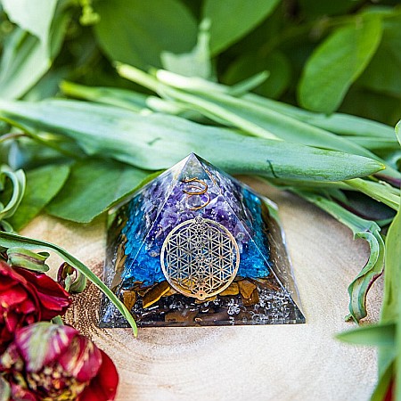 Bijuterii Acvamarin - Piramida Orgonica Oseye din Pietre Semipretioase din Ochi de Tigru, Cristale de Acvamarin, Ametist si Simbol Floarea Vietii