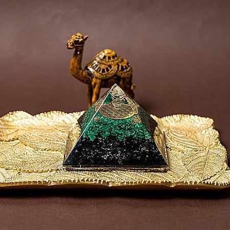 Piramida orgonica pentru protectie energetica Nera, cu cristale de Malachit si Turmalina [7]