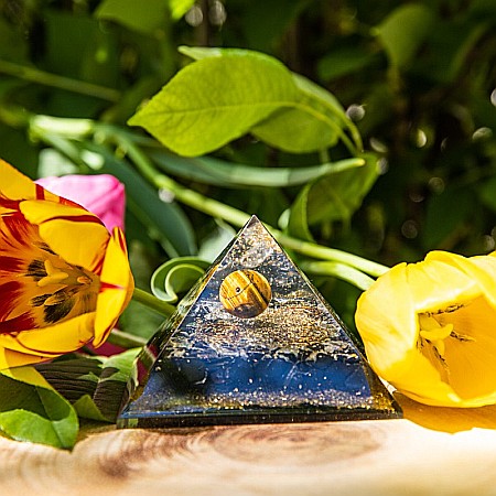 Piramida Orgonica Tiger cu Cristal de Obsidian, Cuart Alb, Praf de Cupru si Spirale de Cupru [2]