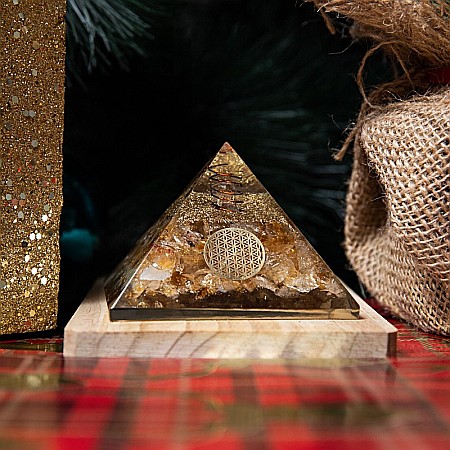 Piramida abundentei Orgonit, Drava, din pietre semipretioase de Citrin, cu simbol Floarea Vietii si Varf de Cristal Vibrational [4]