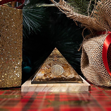 Piramida abundentei Orgonit, Drava, din pietre semipretioase de Citrin, cu simbol Floarea Vietii si Varf de Cristal Vibrational [7]