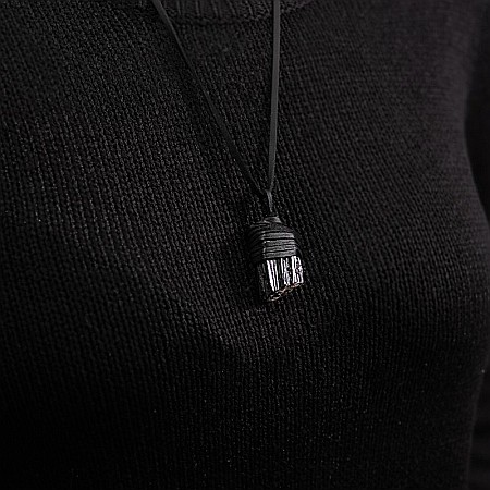 Snur Niran din piele cu pandantiv cristal de turmalina neagra brut, realizat manual [12]