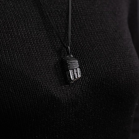 Snur Niran din piele cu pandantiv cristal de turmalina neagra brut, realizat manual [11]