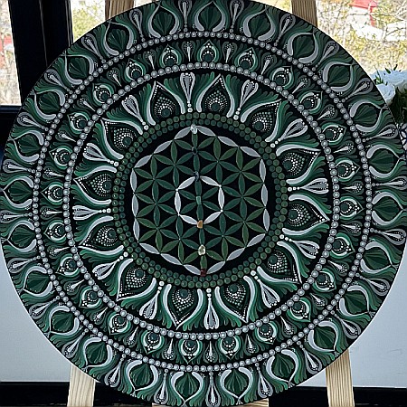 Tablou Mandala cu Floarea Vietii si cristalele celor 7 Chakre, realizat la comanda in culorile Kaki si Gri [3]