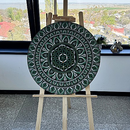 Tablou Mandala cu Floarea Vietii si cristalele celor 7 Chakre, realizat la comanda in culorile Kaki si Gri [2]