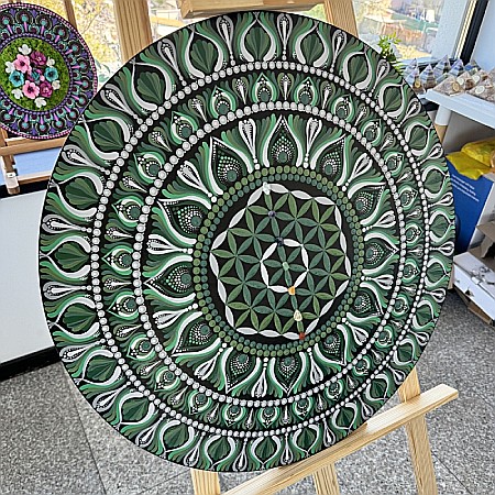 Tablouri Mandala - Tablou Mandala cu Floarea Vietii si cristalele celor 7 Chakre, realizat la comanda in culorile Kaki si Gri