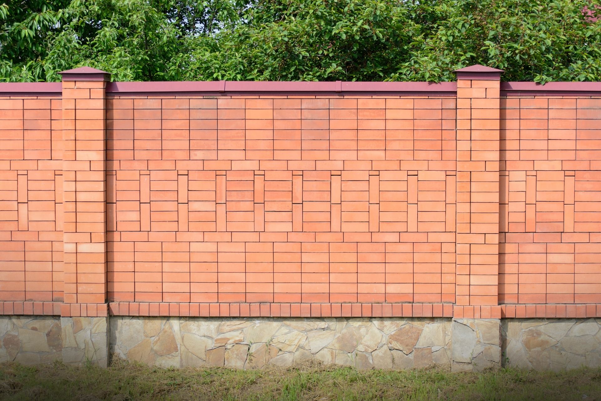 Gard zidit – cum construiești o delimitare elegantă și durabilă, perfect integrată în arhitectura casei