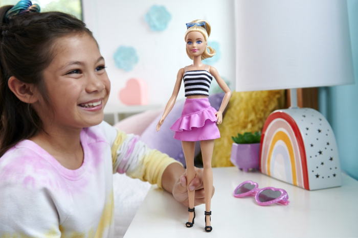 BARBIE PAPUSA BARBIE FASHIONISTA BLONDA CU PARUL PRINS IN COADA SI FUSTA ROZ [3]