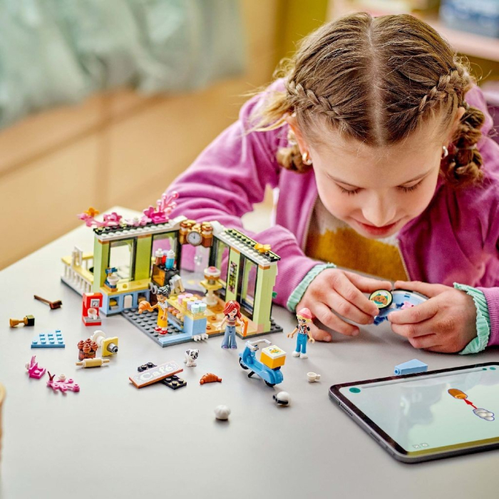 LEGO FRIENDS CAFENEA DIN ORASUL HEARTLAKE 42618 [4]
