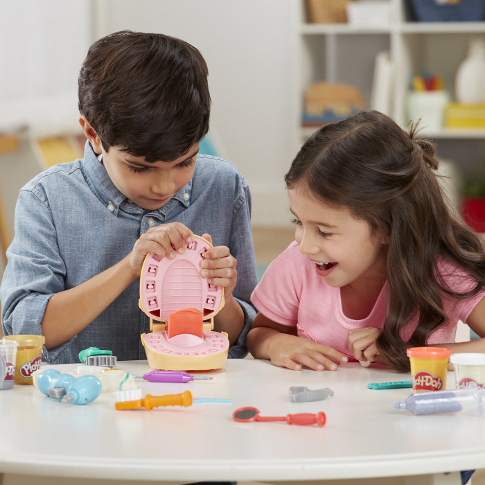 PLAY-DOH SET DENTISTUL CU ACCESORII SI DINTI COLORATI [3]