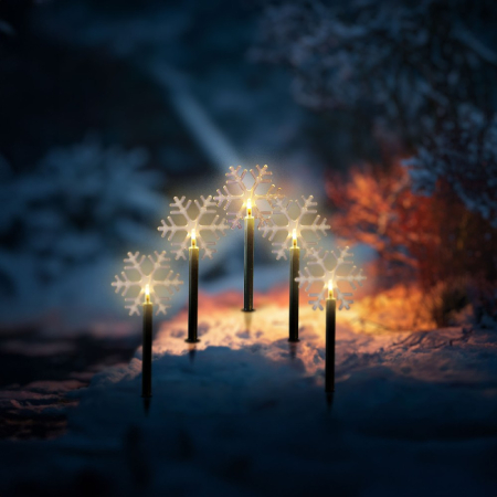 Articole pentru casă - Lampă decorativă de exterior – 5 LED-uri – formă de fulg de gheață – 34,5 cm – alb cald – pe baterii AA