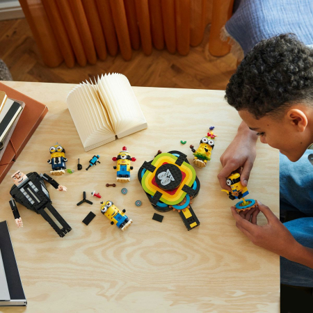 LEGO DESPICABLE ME4 GRU SI MINIONII DIN CARAMIZI 75582 [6]