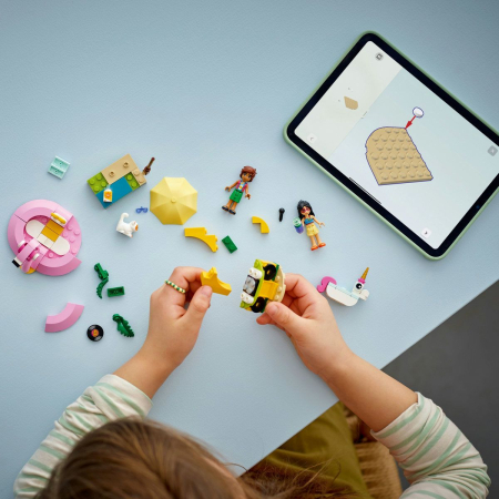 LEGO FRIENDS PETRECERE LA PISCINA CU UNICORNUL SI FLAMINGO 42658  [2]