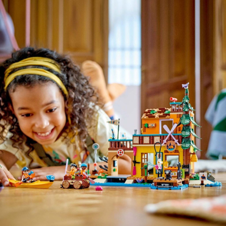 LEGO FRIENDS SPORTURI NAUTICE IN TABARA DE AVENTURI 42626 [2]