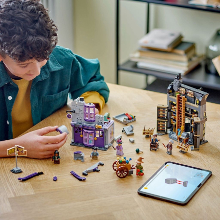 LEGO HARRY POTTER TM OLLIVANDER SI MAGAZINUL DE HAINE AL LUI MADAM MALKIN 76439 [3]