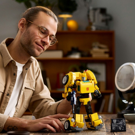 LEGO ICONS TRANSFORMERS BUMBLEBEE 10338  [2]
