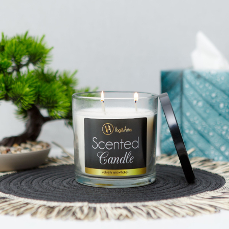 Articole pentru casă - Lumânare parfumată – "Fulgi de nea catifelați" – 350 g