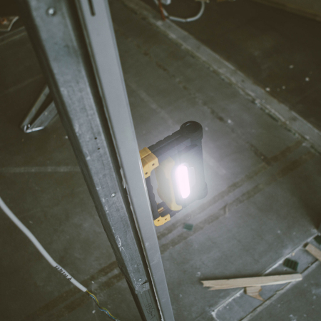 Reflector multifuncțional cu acumulator PHENOM [1]