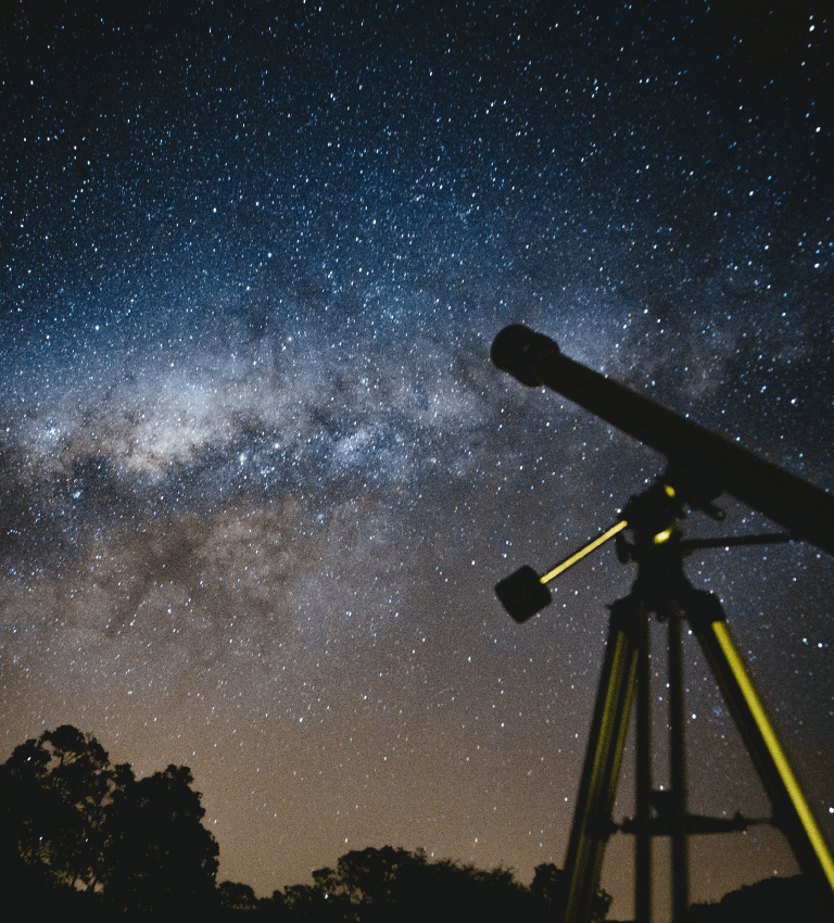 Descoperă universul din confortul casei tale!