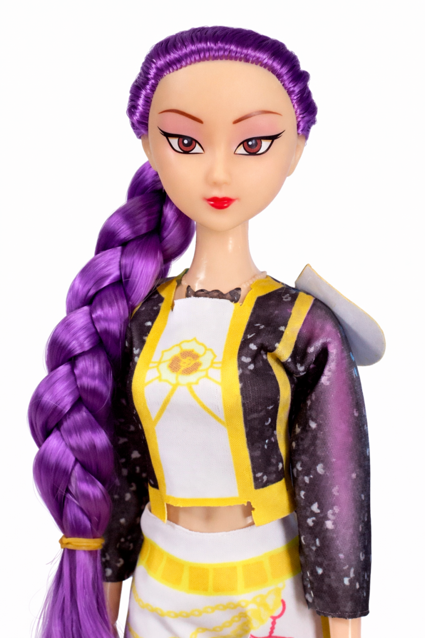 Set 3 Papusi Muzicale 32 cm Kpop Demon Hunters - Vanatorii de demoni  - alb cu auriu si negru [2]