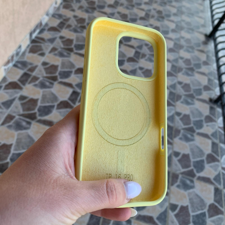 Husa Iphone 15 PRO cu MagSafe - Silicon, interior catifelat, design Minimalist, Galben Apple [3]