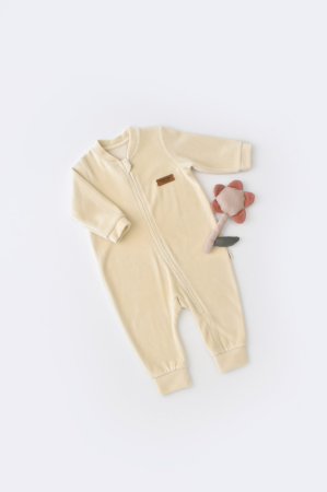 Hăinuțe - Salopeta cu maneca lunga si fermoar din 80%bumbac organic si 20% poliester -Crem, BabyCosy (Marime: 12-18 Luni)