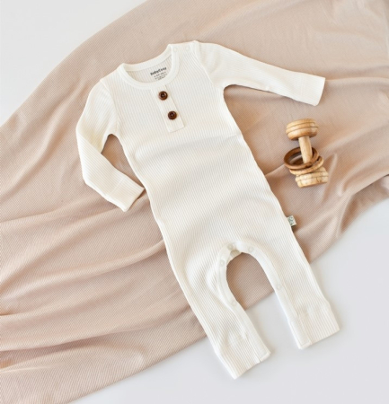 Hainute - Salopeta cu maneca lunga si pantaloni lungi din bumbac organic si modal - Ecru BabyCosy (Marime: 12-18 Luni)