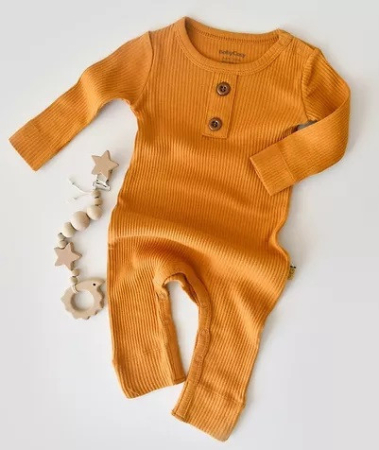Hainute - Salopeta cu maneca lunga si pantaloni lungi din bumbac organic si modal - Mustar BabyCosy (Marime: 18-24 Luni)
