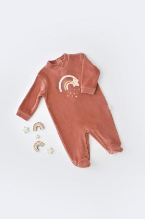Hainute - Salopeta Curcubeu cu maneca lunga si botosei din 80%bumbac organic si 20% poliester - Caramiziu, BabyCosy (Marime: 3-6 Luni)