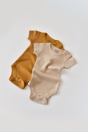 Hainute - Set de 2 body-uri cu maneca scurta din bumbac organic si modal - Mustar/ Somon BabyCosy (Marime: 6-9 luni)