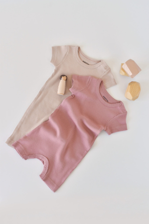 Hainute - Set de 2 salopetele cu maneca scurta din bumbac organic si modal - Roz/ Blush BabyCosy (Marime: 0-3 Luni)