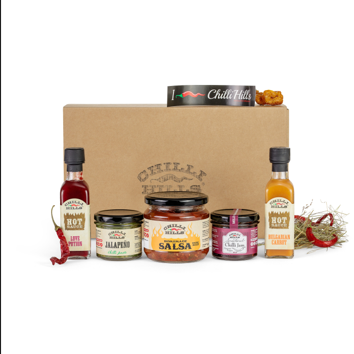 Setul Cadou Hot de la Chilli Hills conține produse artizanale extra iuți, ambalate gata de oferit. Ideal pentru iubitorii de provocări culinare. [1]