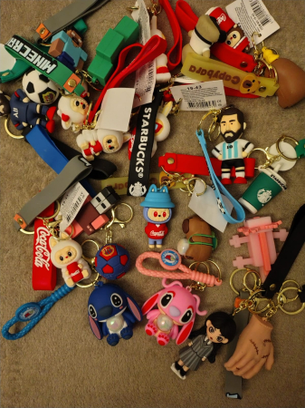 JOCURI DE SOCIETATE - BRELOCURI CU TEMATICA