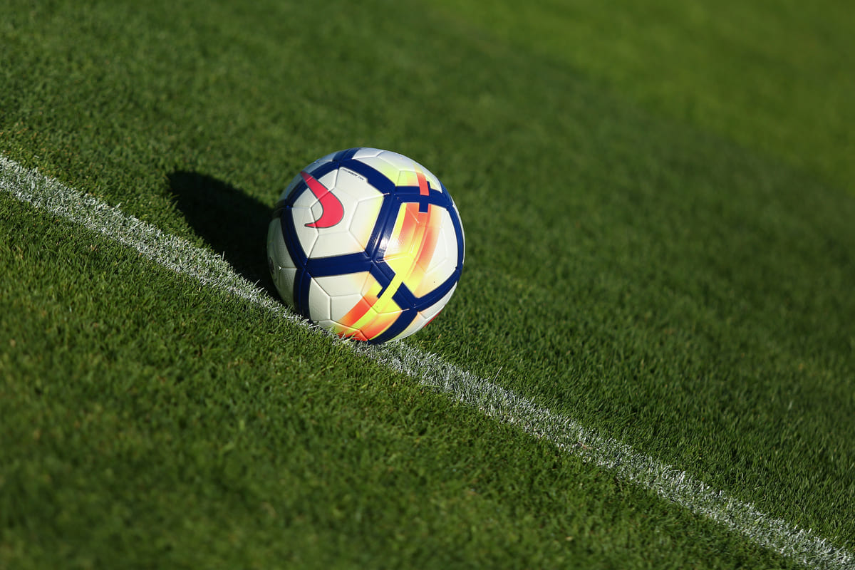 Cum să alegi mingea de fotbal potrivită: Top 3 cele mai bune mingi de fotbal