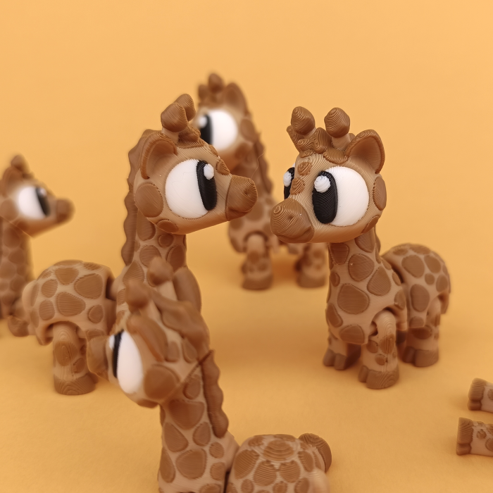 figurina-articulata-girafa-artipets-3d-maro-crem.jpg [2]