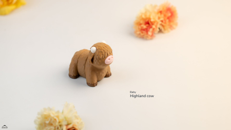 Figurină Articulată "Baby Highland Cow" Imprimată 3D | Văcuță Flexi Fidget | Decor Rustic Drăgălaș [3]
