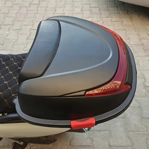 Cutie portbagaj moto / scuter, 41x38x28 cm, FIXATO, cu cheie și sistem antifurt, Negru [4]