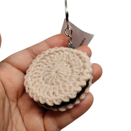 Breloc crosetat "Biscuit cu crema" [1]